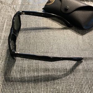 Ray-Ban black Wayfarer sunglassss